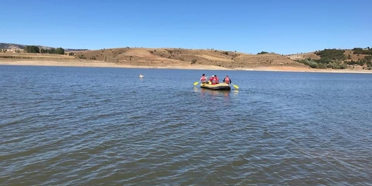 Sürüden ayrılan koyun baraj suyunda mahsur kaldı