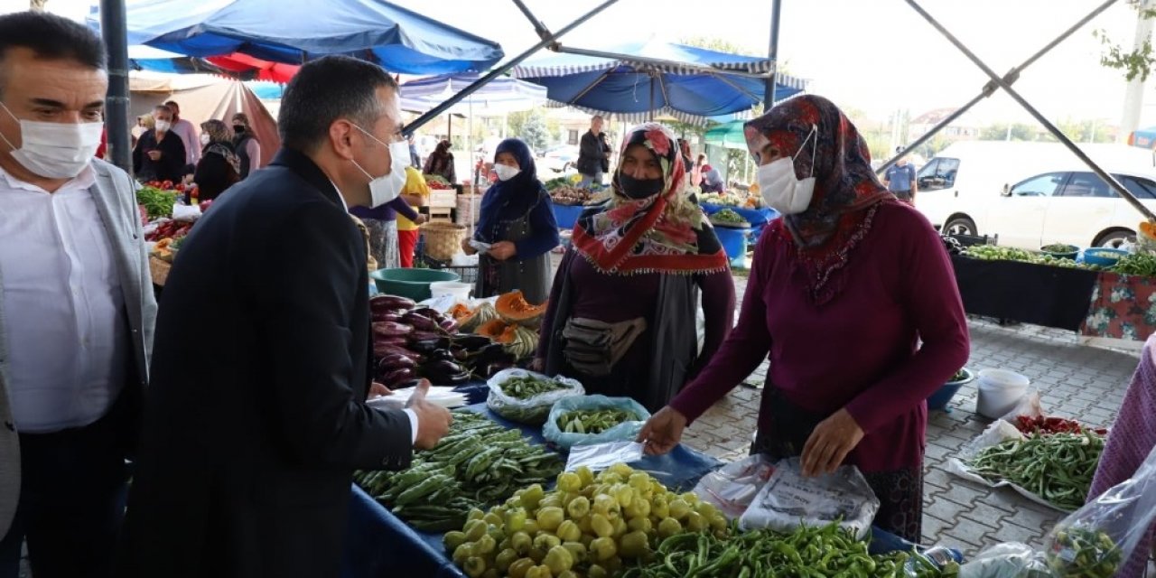 Vali Atay pazaryerinde korona virüs denetimi yaptı