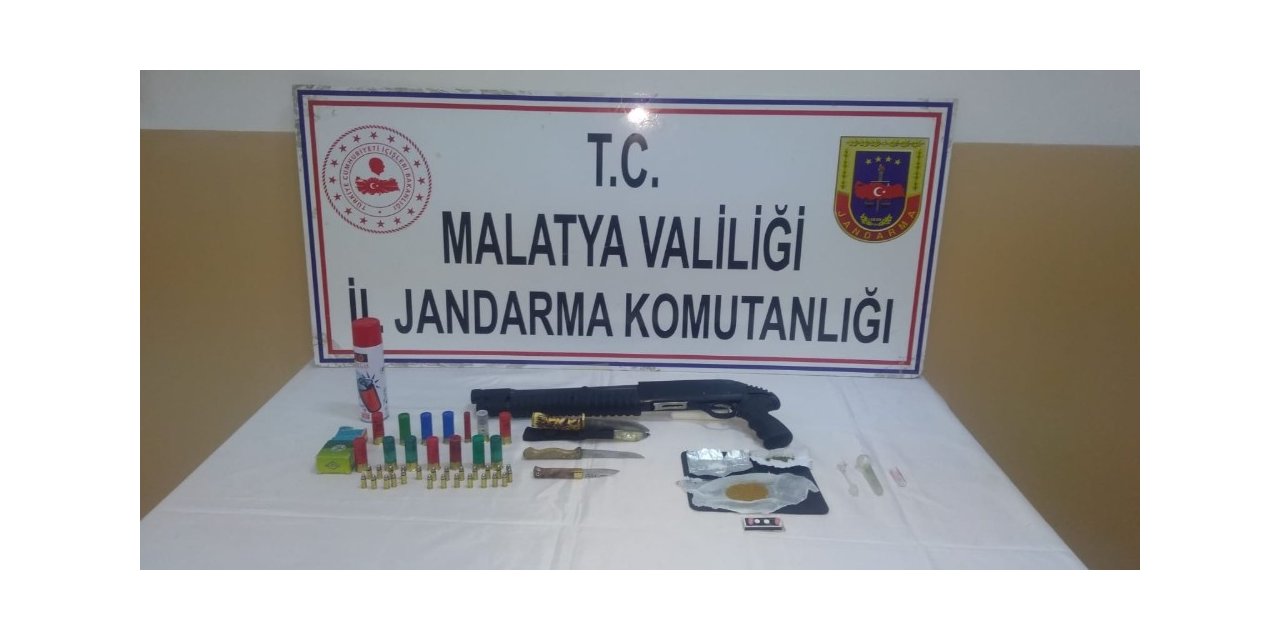 Şüpheli araçta uyuşturucu ve silah ele geçirildi