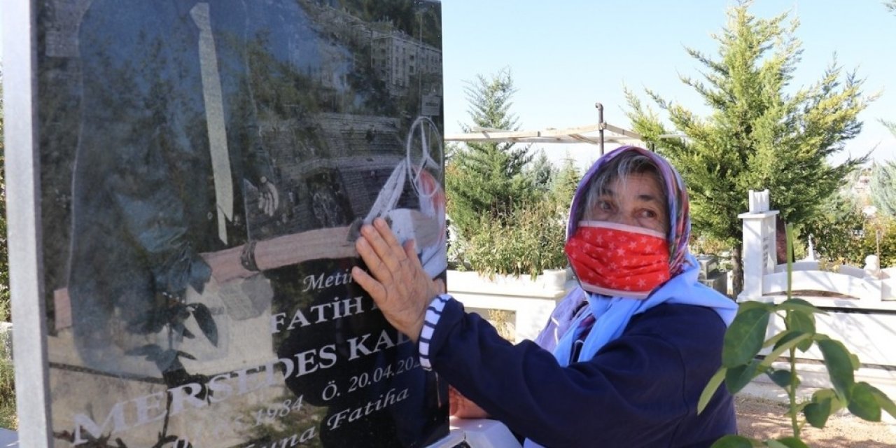 Mersedes Kadir’in annesi, oğlunun mezarı başında ağladı