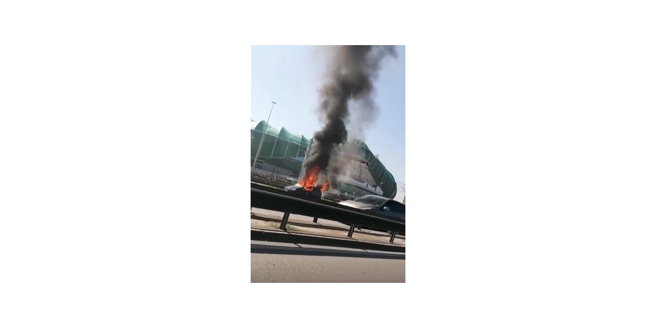 Yol ortasında alev alev yandı