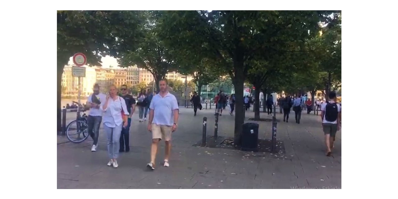 Almanya’daki Covid-19 tedbirsizliğini kameraya aldı