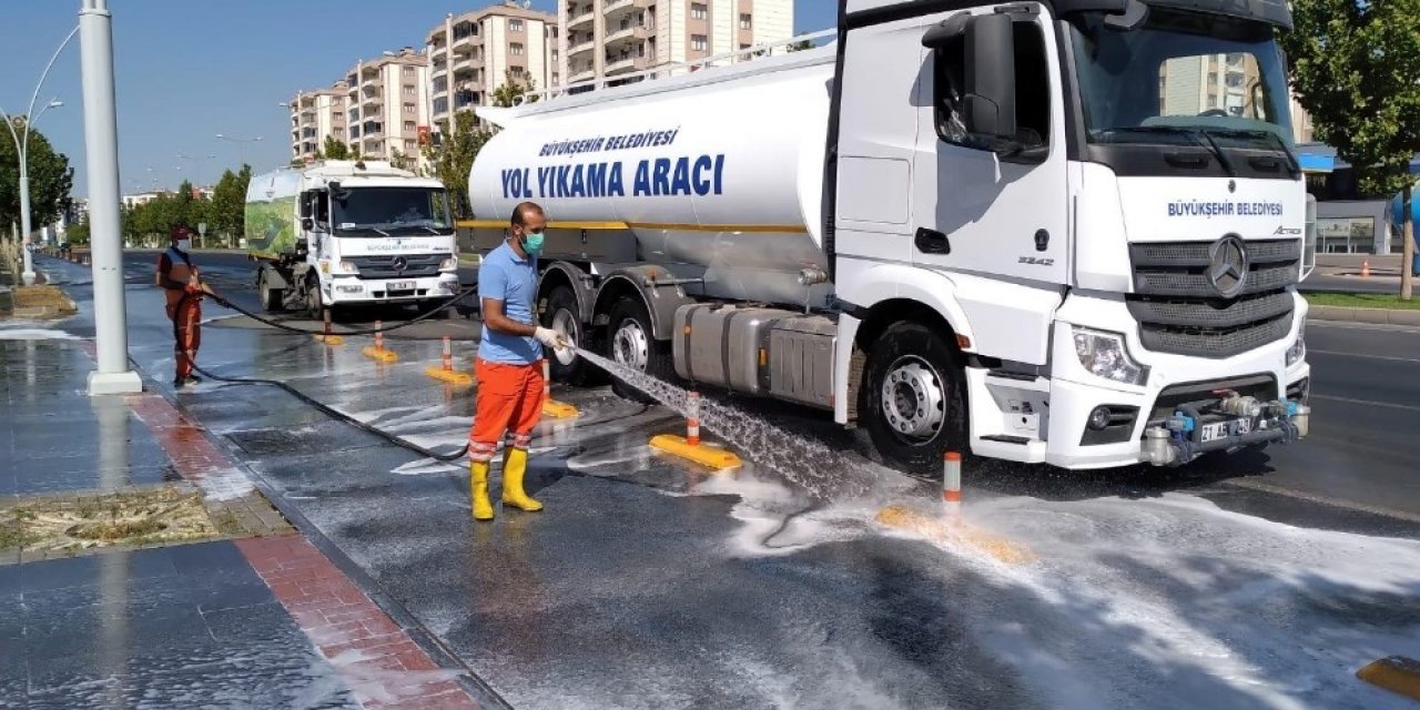 Diyarbakır Büyükşehir Belediyesi’nden Covid-19 temizliği