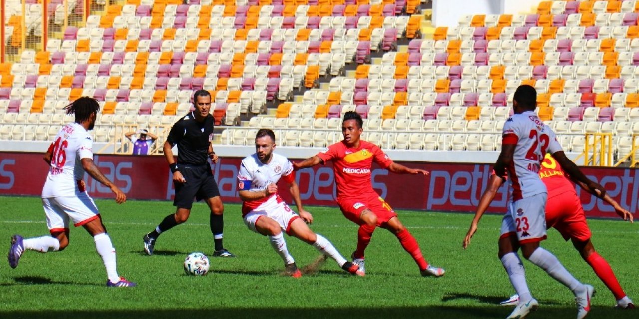 Süper Lig: Yeni Malatyaspor: 1 - Antalyaspor: 0 (İlk yarı)