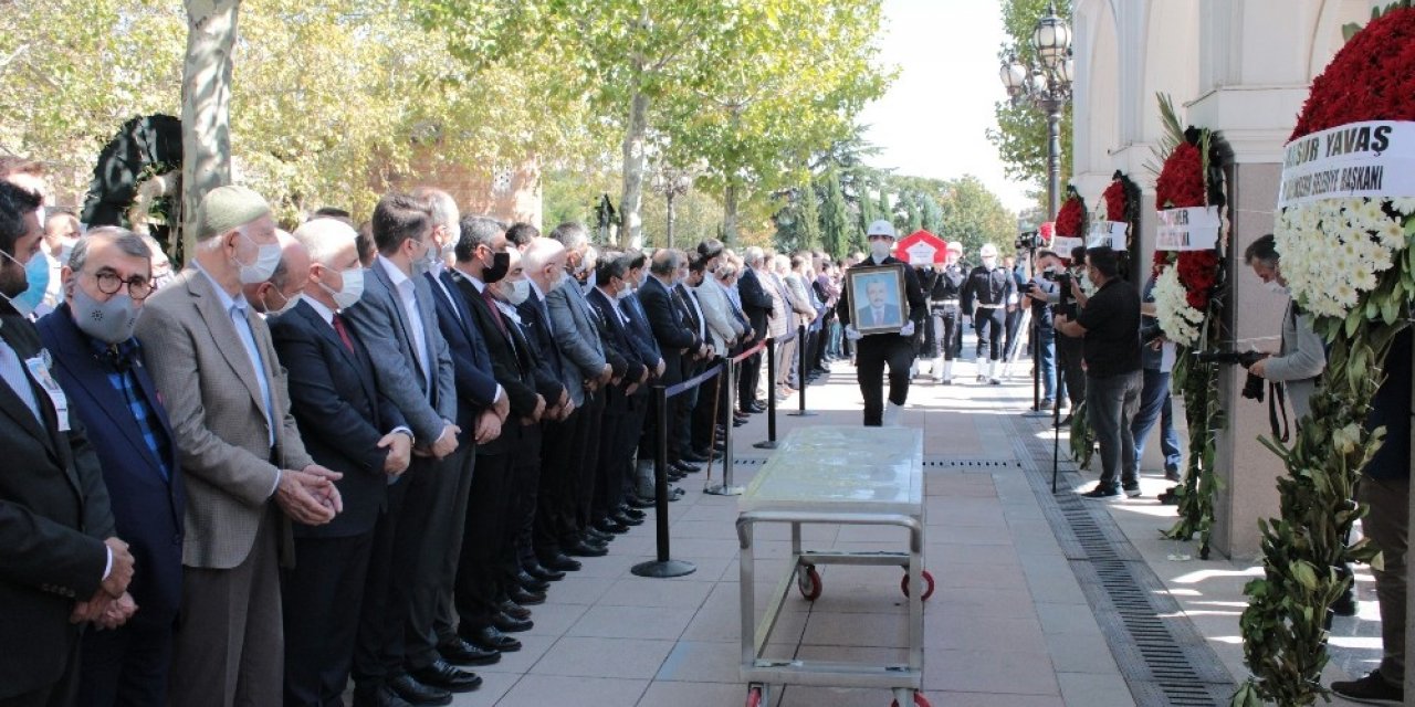 Eski Bakan Zeki Ergezen’in cenaze namazı Hacı Bayram-ı Veli Camii’nde kılındı