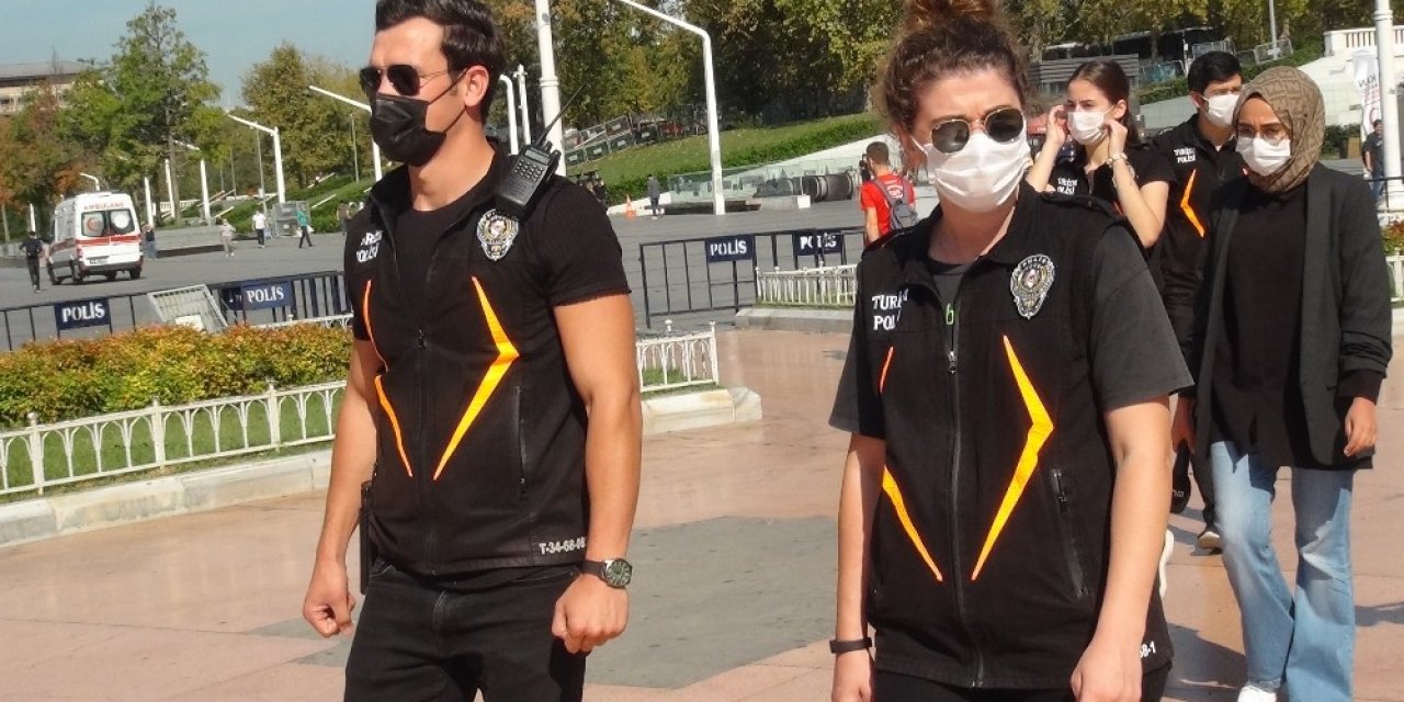 Taksim’de turistlere yönelik drone destekli korona virüs denetimi