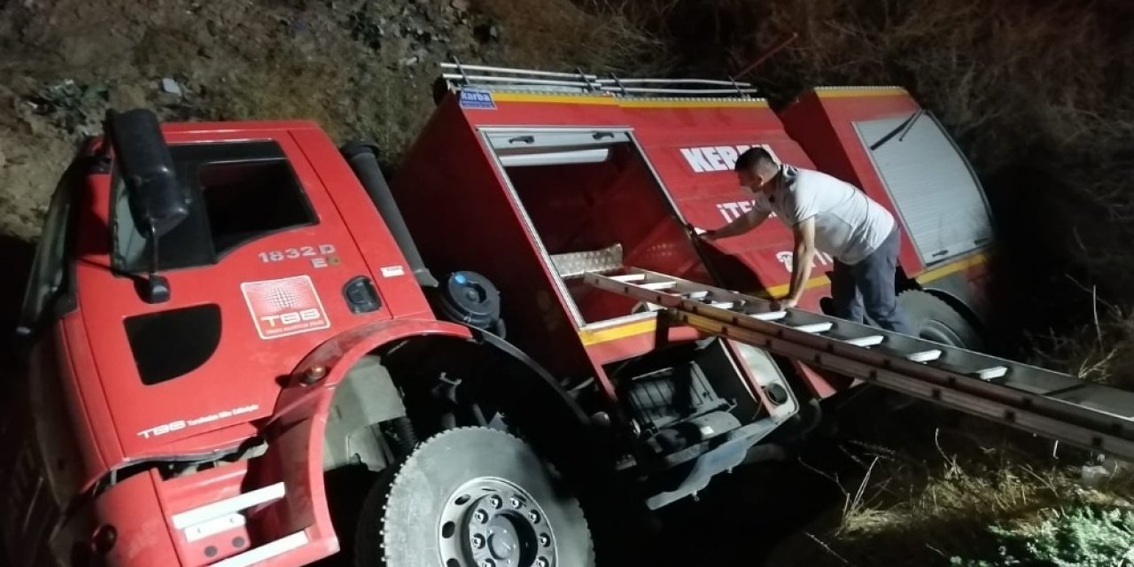 Kamyon kazasına giden itfaiye aracı şarampole devrildi