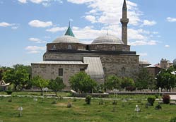 Gülbahçesi güllerini arıyor
