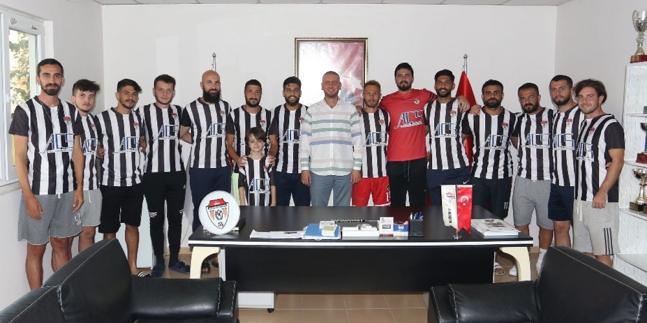 Transfer yasağı kalkan Manisaspor’da 14 imza birden