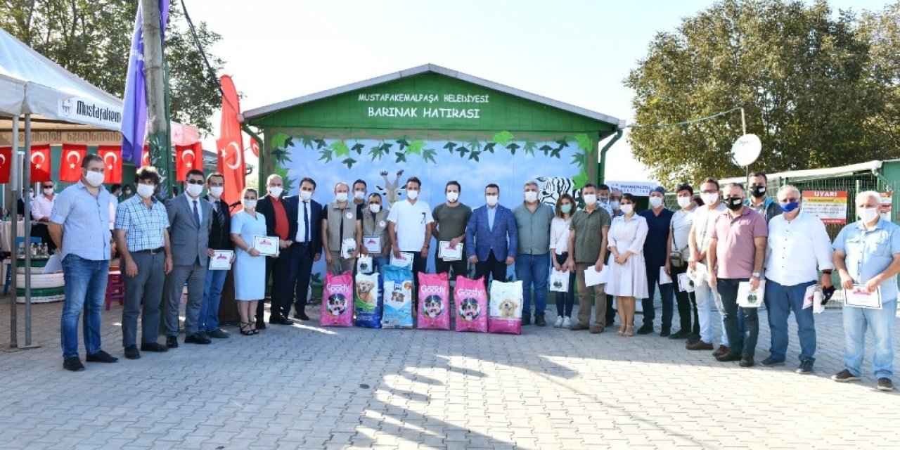 Mustafakemalpaşa’da yenilenen hayvan barınağına renk geldi