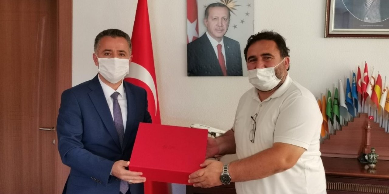 Tekin, Camiler ve Din Görevliler Haftası dolayısıyla Bayburt Müftüsü Başoğlu’nu ziyaret etti