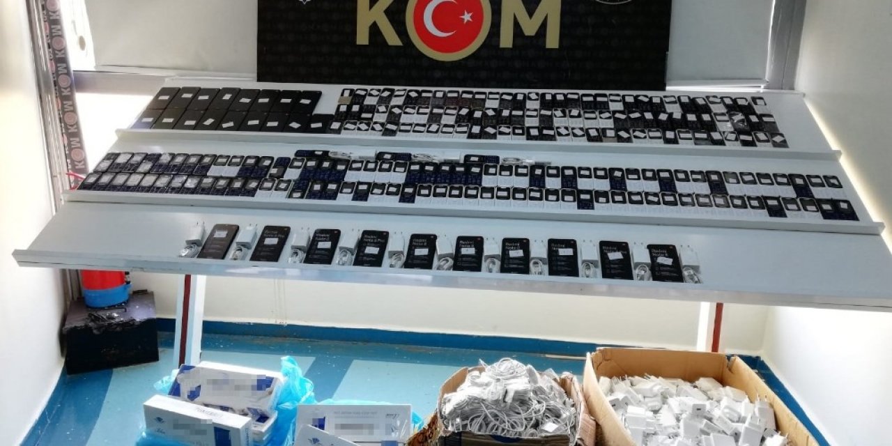 Adana’da kaçak cep telefonu operasyonu