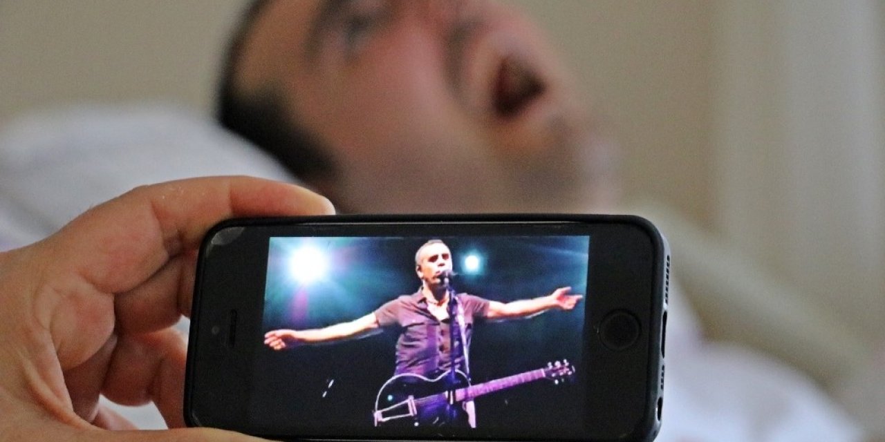 Ölümcül hastalıkla 17 yıldır savaşıyor, sadece Haluk Levent’in şarkılarına tepki veriyor