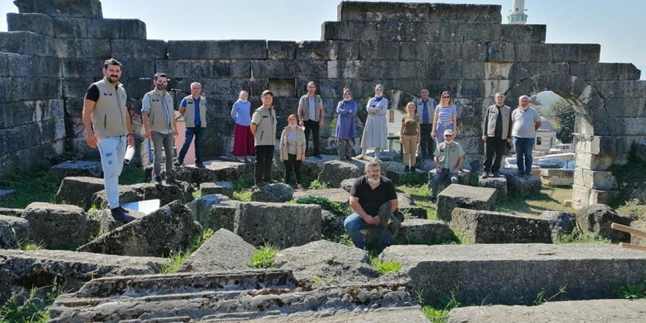 Düzce Doğa Koruma ve Milli Parklar Şube Müdürlüğü ekipleri kazı çalışması yaptı