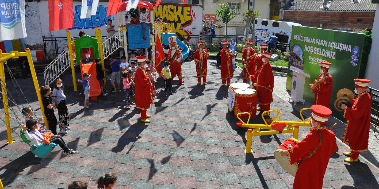 Betül Sokak Parkı’nın açılışını Başkan Deniz Köken yaptı