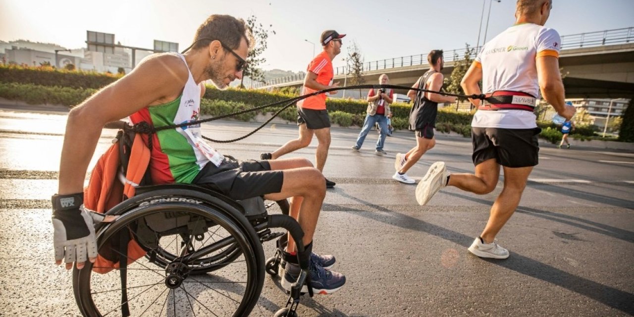 Maraton İzmir koşuldu