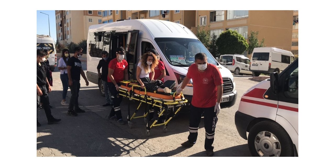 Elazığ’da minibüsten düşen kadın yaralandı