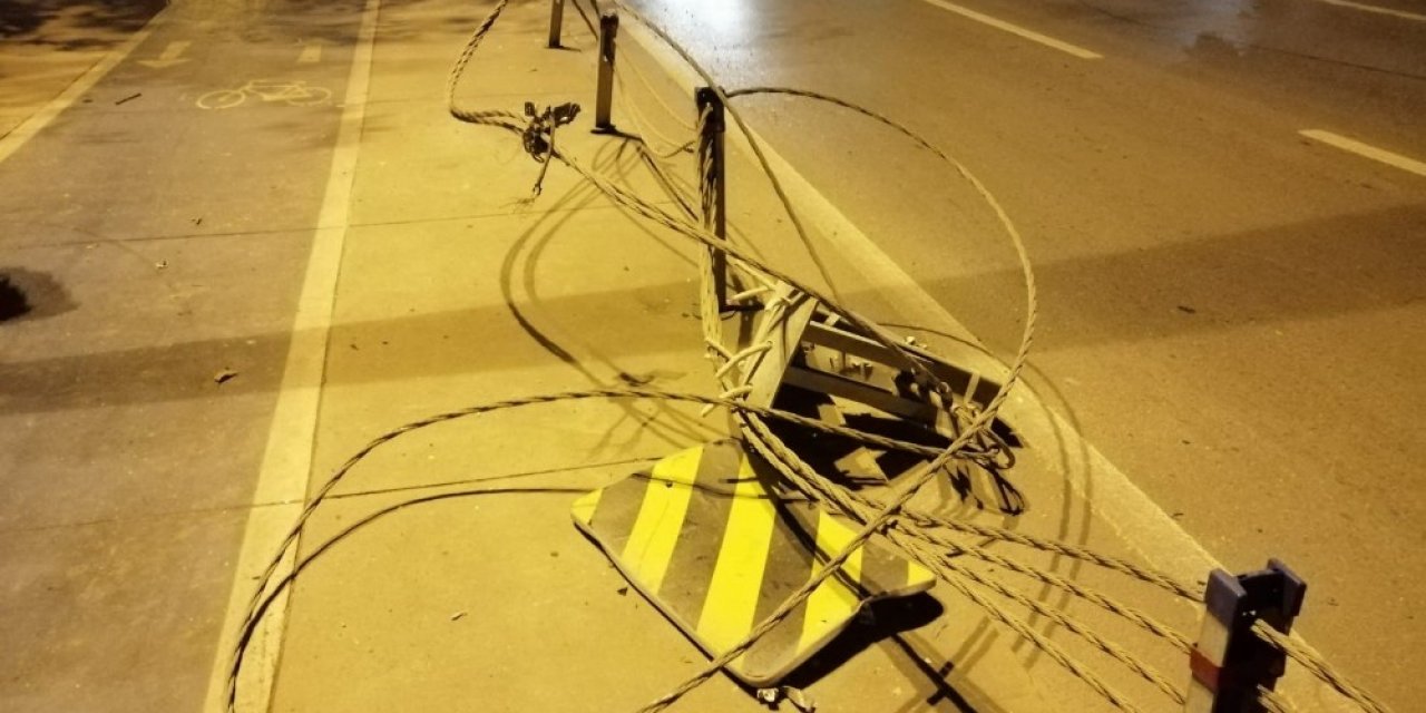 Kontrolden çıkan lüks otomobil defalarca takla attı: 3 yaralı