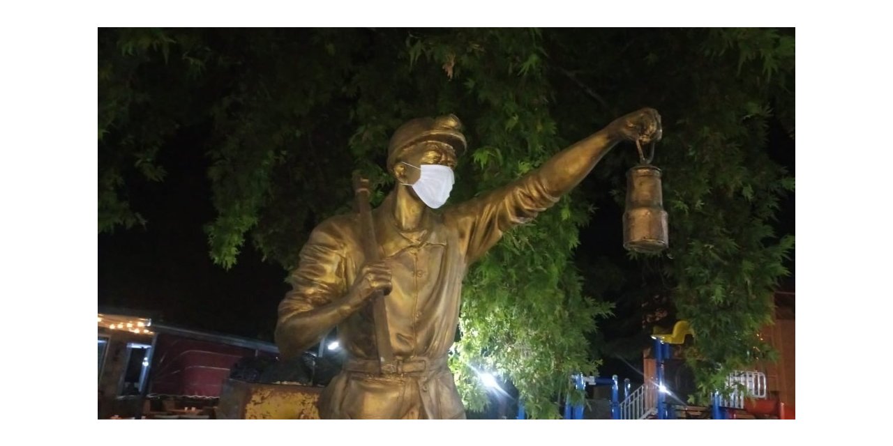 Madenci heykelinde maske mesajı