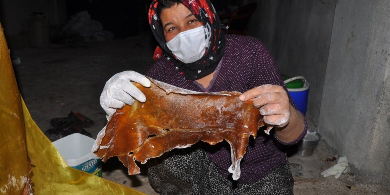 Geleneksel yöntemlerle üzüm pestile dönüşüyor