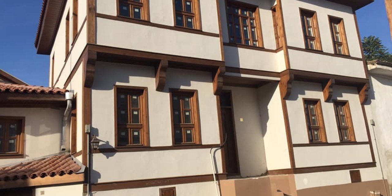 Tarihi konakların restorasyonu devam ediyor