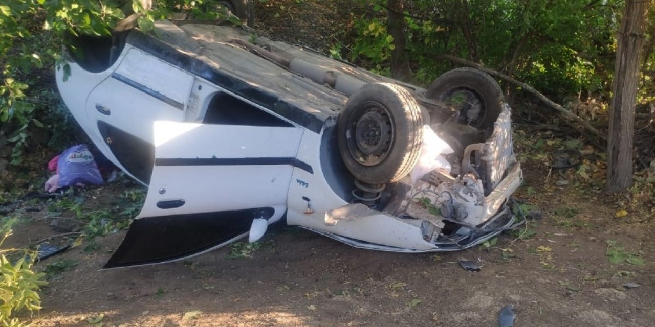 Elazığ’da otomobil bahçeye uçtu:1 ölü,2 yaralı