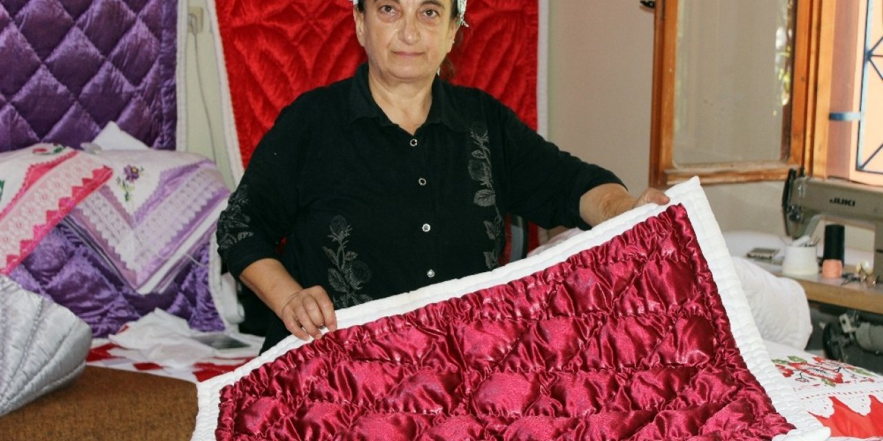Hataylı kadın yorgancı mesleğini atölyesinde yaşatıyor