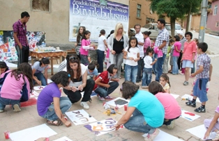 Çamurla hayal güçlerini geliştiriyorlar