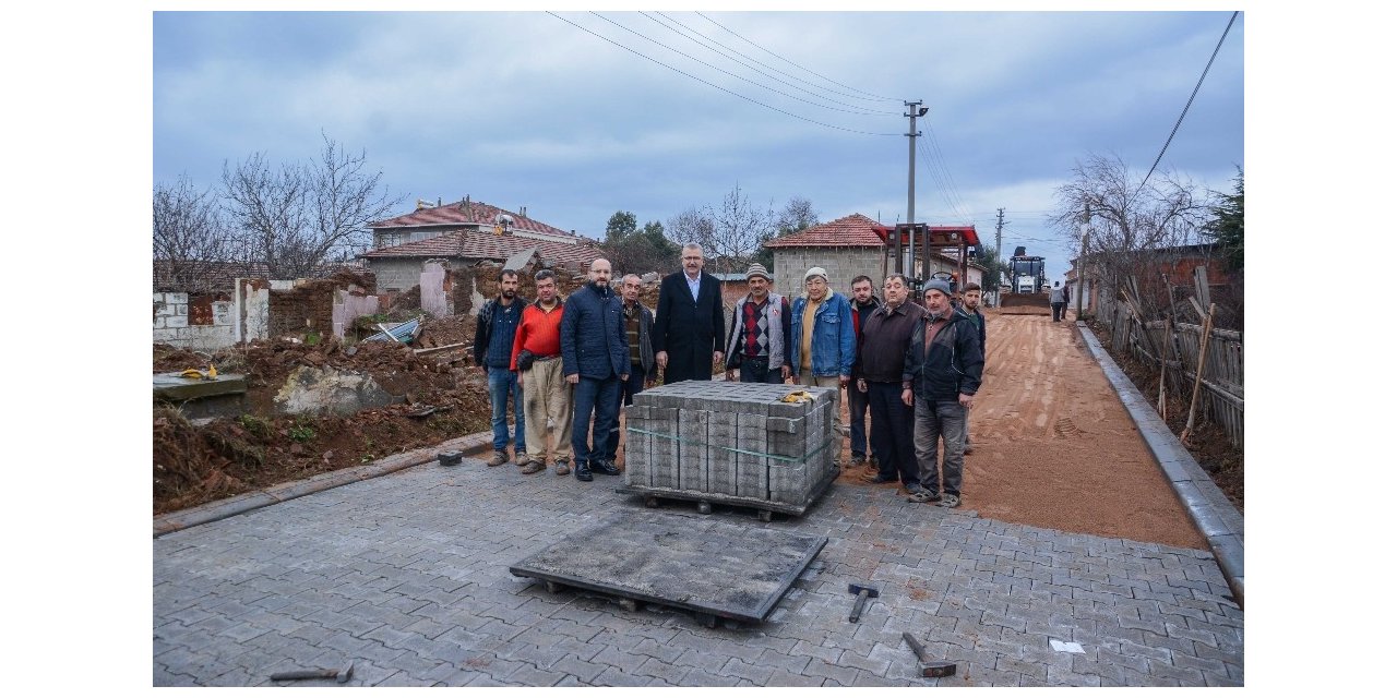 Karacabey’de parke taşı çalışmaları sürüyor