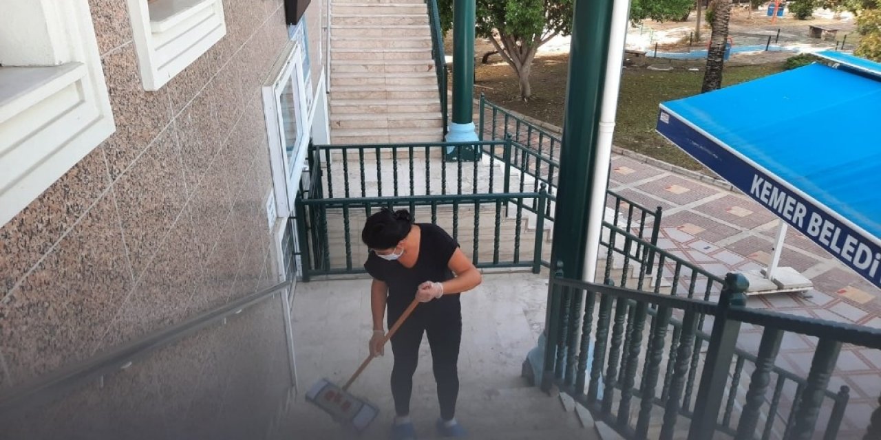 Kemer’de camiler temizlendi