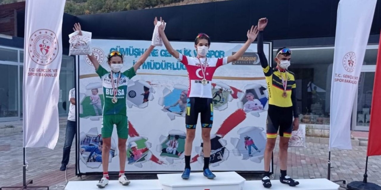 Gençlerden ikincilik kupası