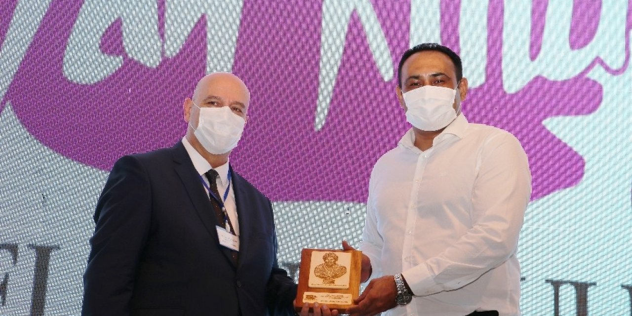 Mersin Arkeoloji Günlerinde Başkan Yılmaz’a teşekkür plaketi