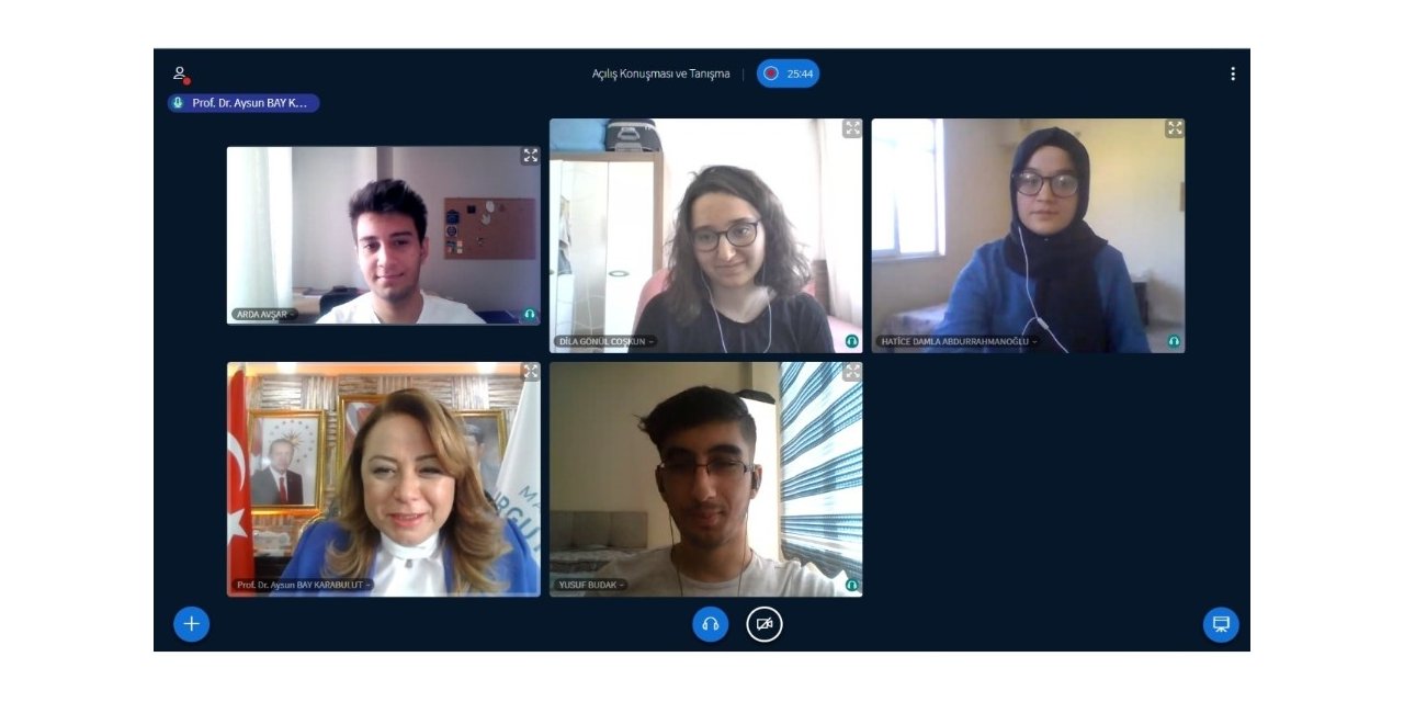 Tıp Fakültesi’nde ilk dersi Rektör Karabulut verdi