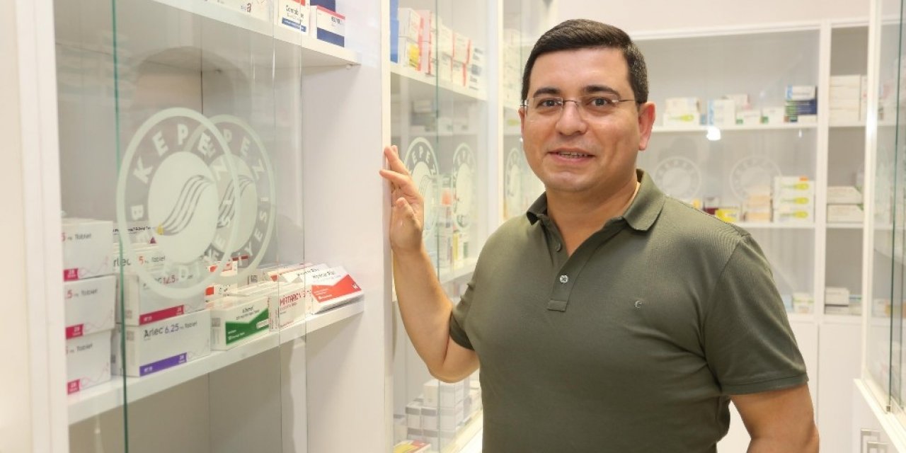 Halk eczanesi 7 yıldır sosyal güvencesi olmayan ihtiyaç sahiplerine üçretsiz ilaç veriyor