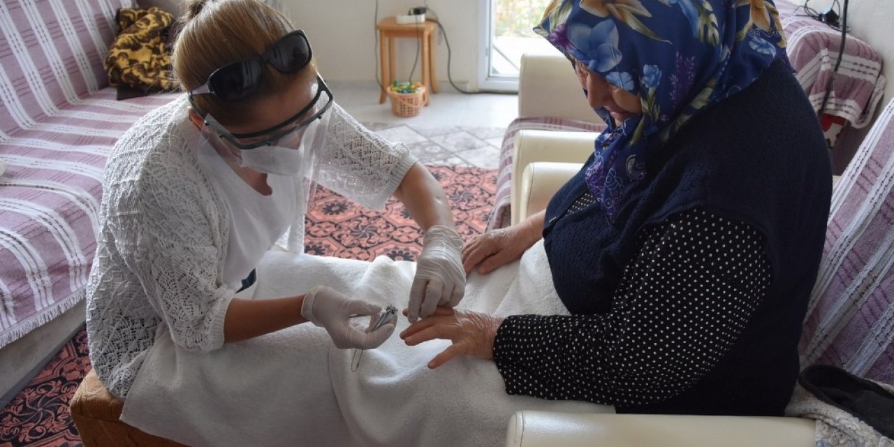 Akhisar’da evde bakım ve temizlik hizmeti takdir topladı