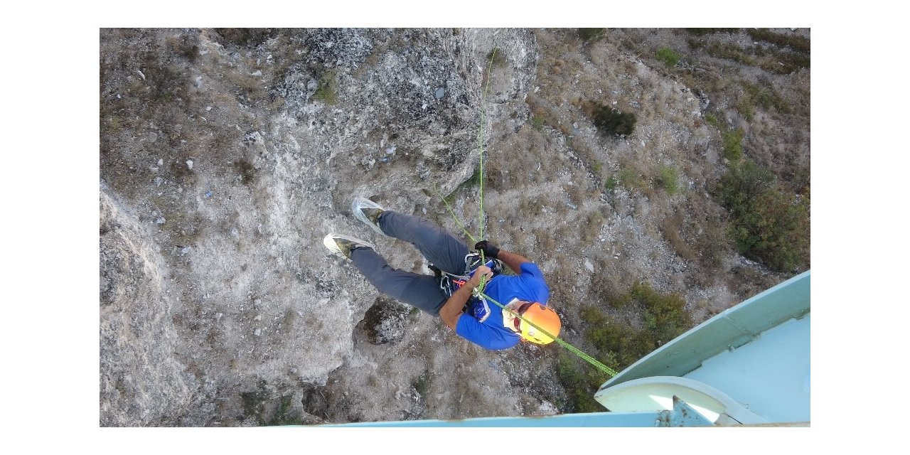 80 metreden kanyona iple indiler