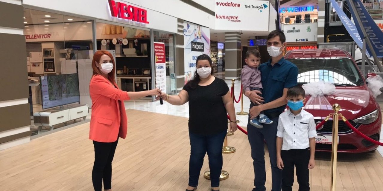 Kaysermall Outlet talihlisi otomobilini teslim aldı