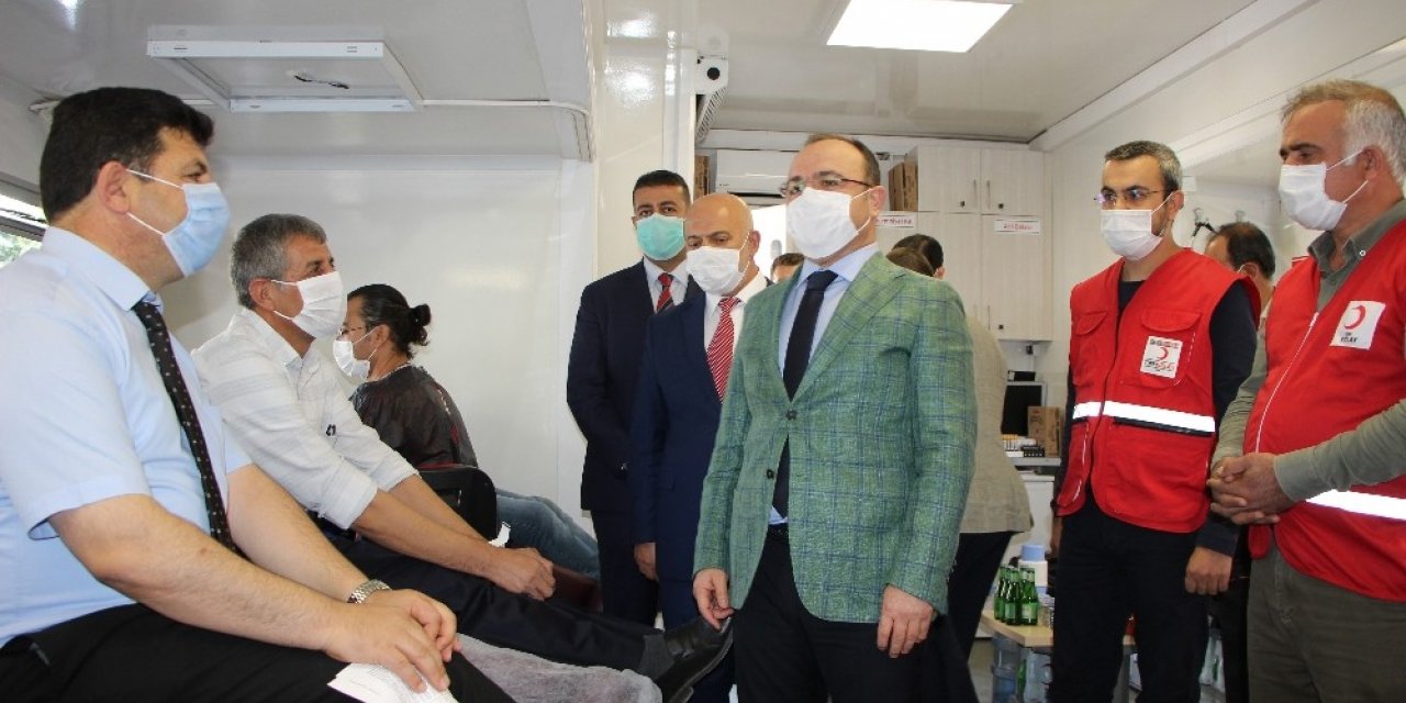 Elazığ’da gönüllü  din görevlileri kan bağışında bulundu