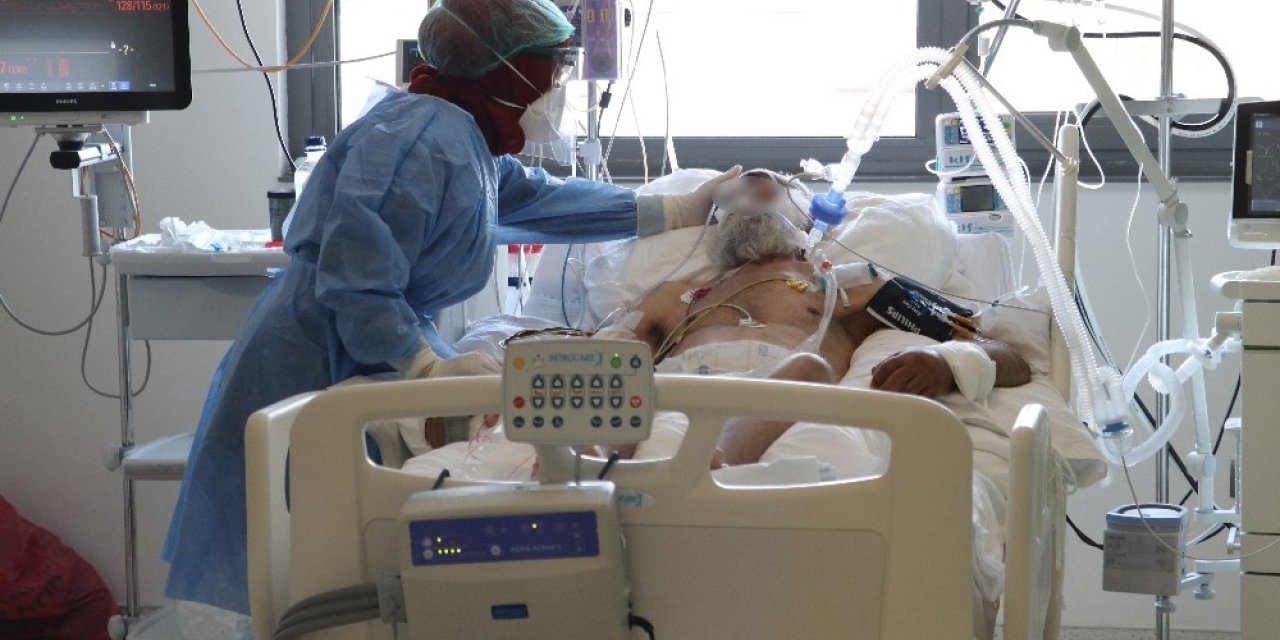 Covid-19 yoğun bakımında görev yapan doktorlar, gençleri uyardı