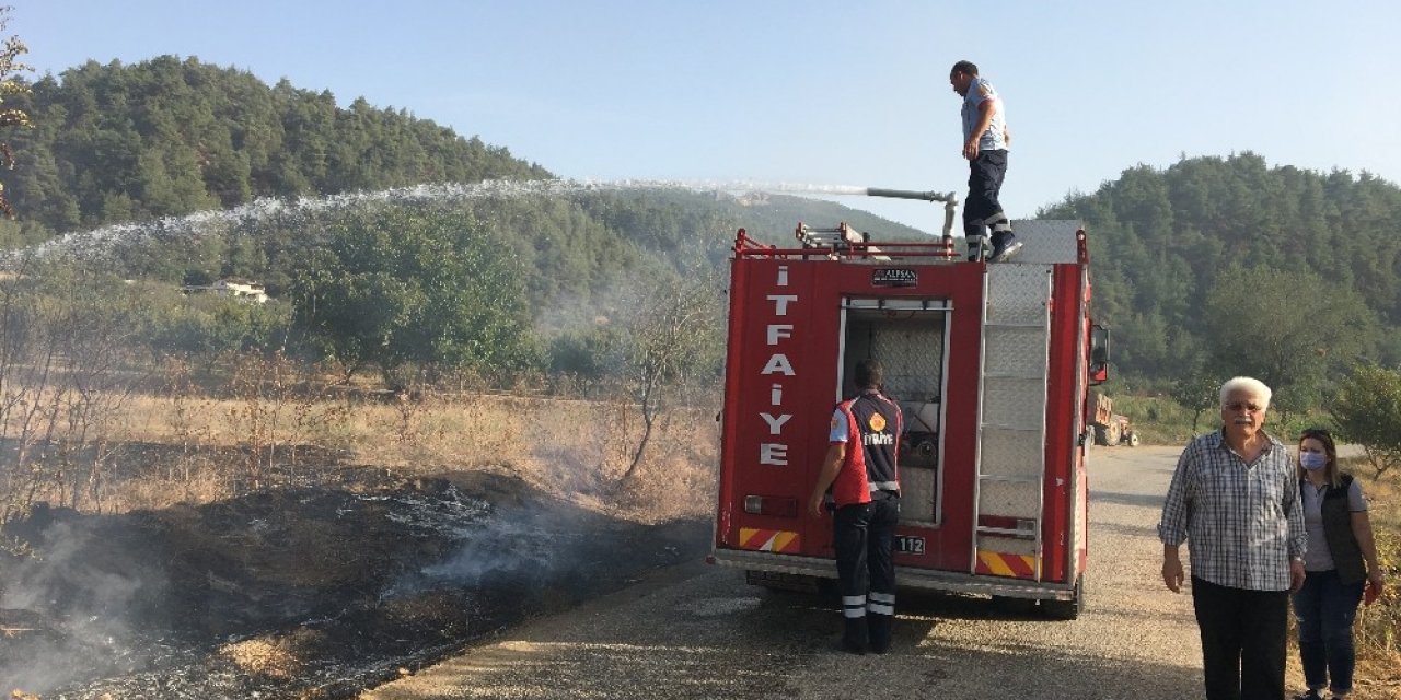 Bilecik’te çıkan yangın ormana sıçramadan söndürüldü