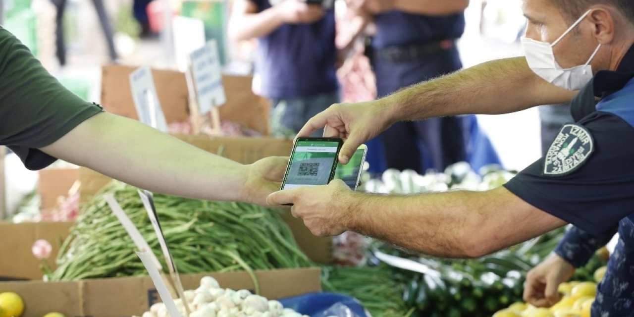 Konak’ta pazarcılara HES kodu denetimi