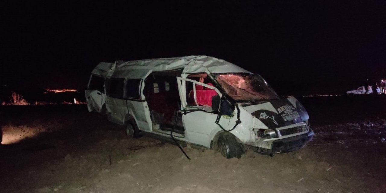 Kontrolden çıkan minibüs takla attı: 5 yaralı