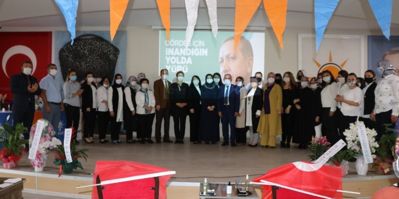 Gördes AK Parti Kadın Kolları Başkanı Seher Eren güven tazeledi