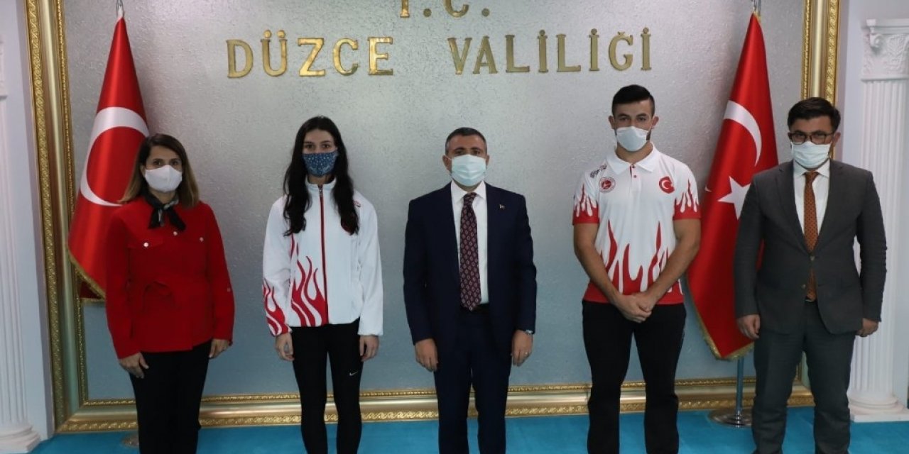 Gençlik Hizmetleri Spor Müdürü ve şampiyondan Valiyi ziyaret