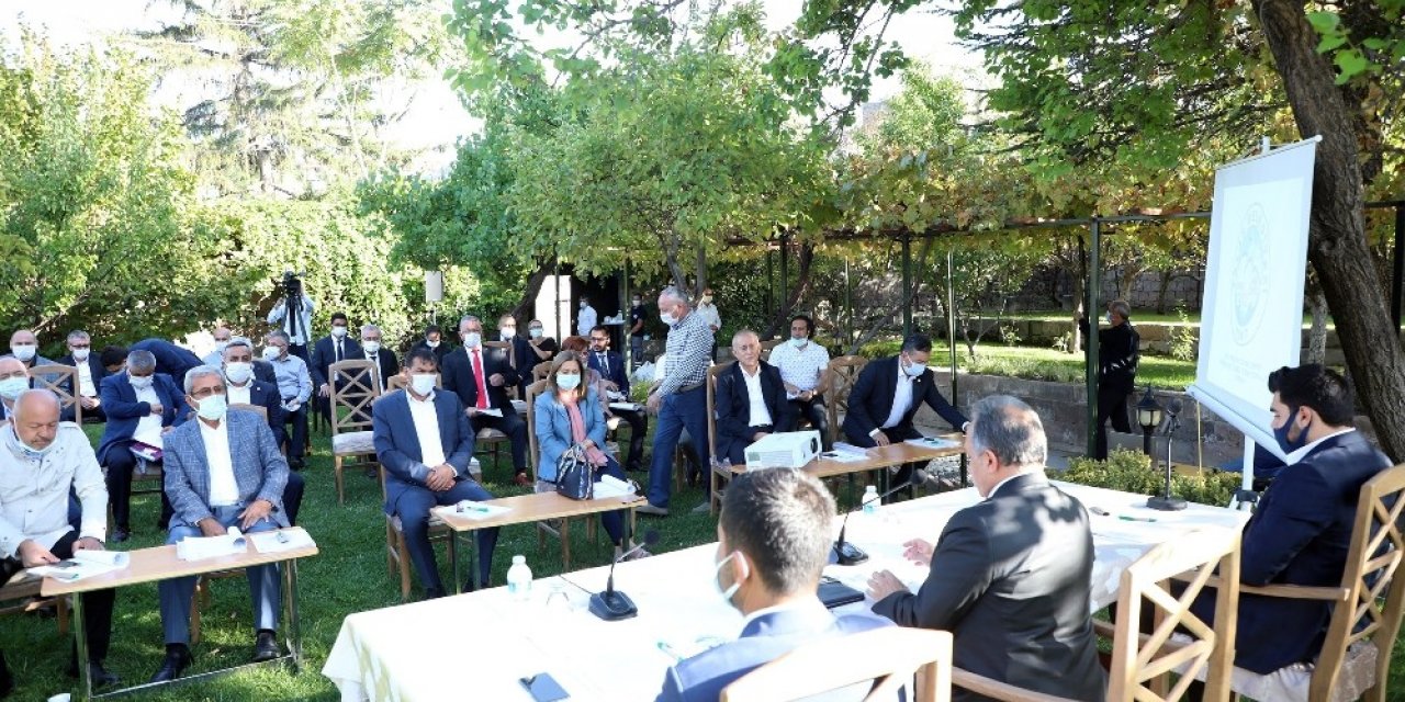 Başkan Yalçın: “Naif bir meclisiz”