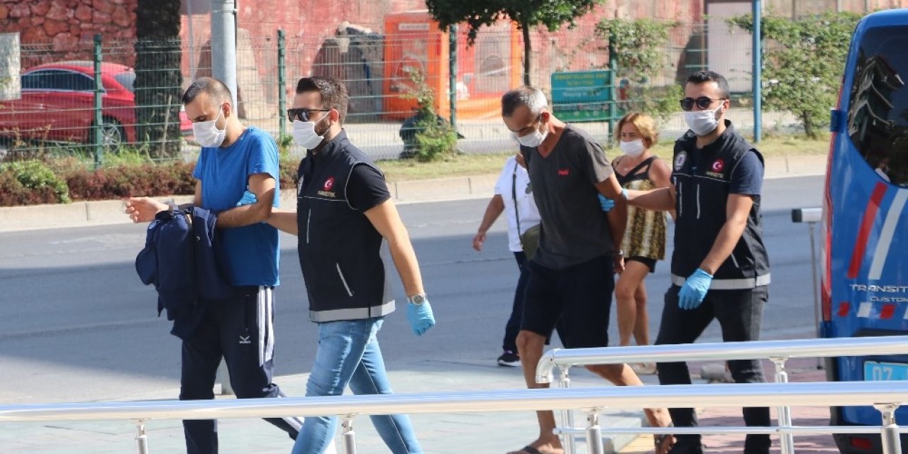 Alanya’da 2 ayrı uyuşturucu operasyonu: 4 gözaltı