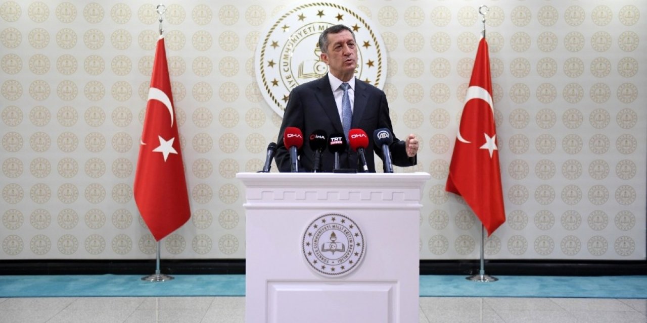 Milli Eğitim Bakanı Selçuk: “Okulla duygusal bir bağ kurma ihtiyacını çok önemsediğimiz ilkokul birinci sınıf öğrencilerimizle yüz yüze eğitime başladık”