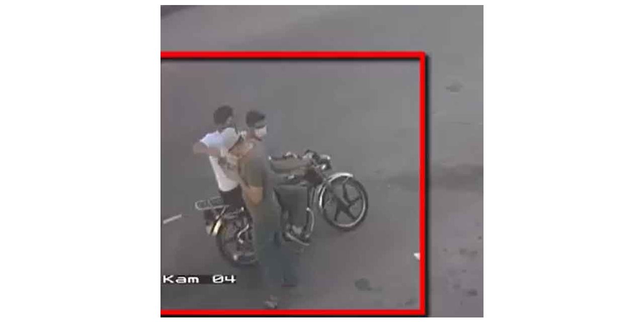 Motosikletli kapkaççılar güvenlik kamerasında