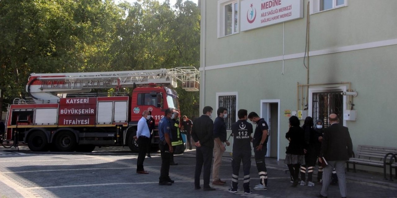 Aile sağlığı Merkezi’ndeki yangın büyümeden söndürüldü