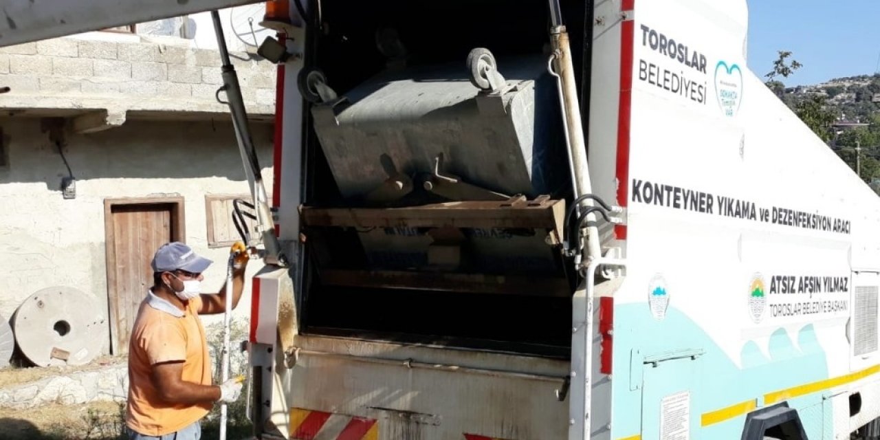 Toroslar’da asfalt ve temizlik çalışmaları sürüyor